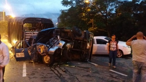 Imágenes del choque de varios vehiculos en Medellín