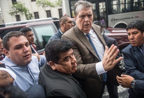 El exmandario Alan García se disparó luego de su detención preventiva.