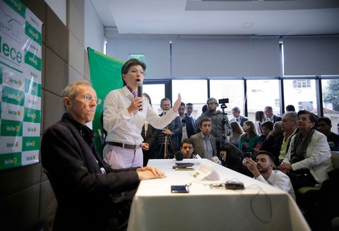 Claudia López y Antonio Navarro Wolff en rueda de prensa en Bogotá