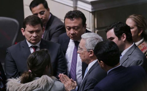 Bancada del Uribismo en medio de la sesión del Congreso.