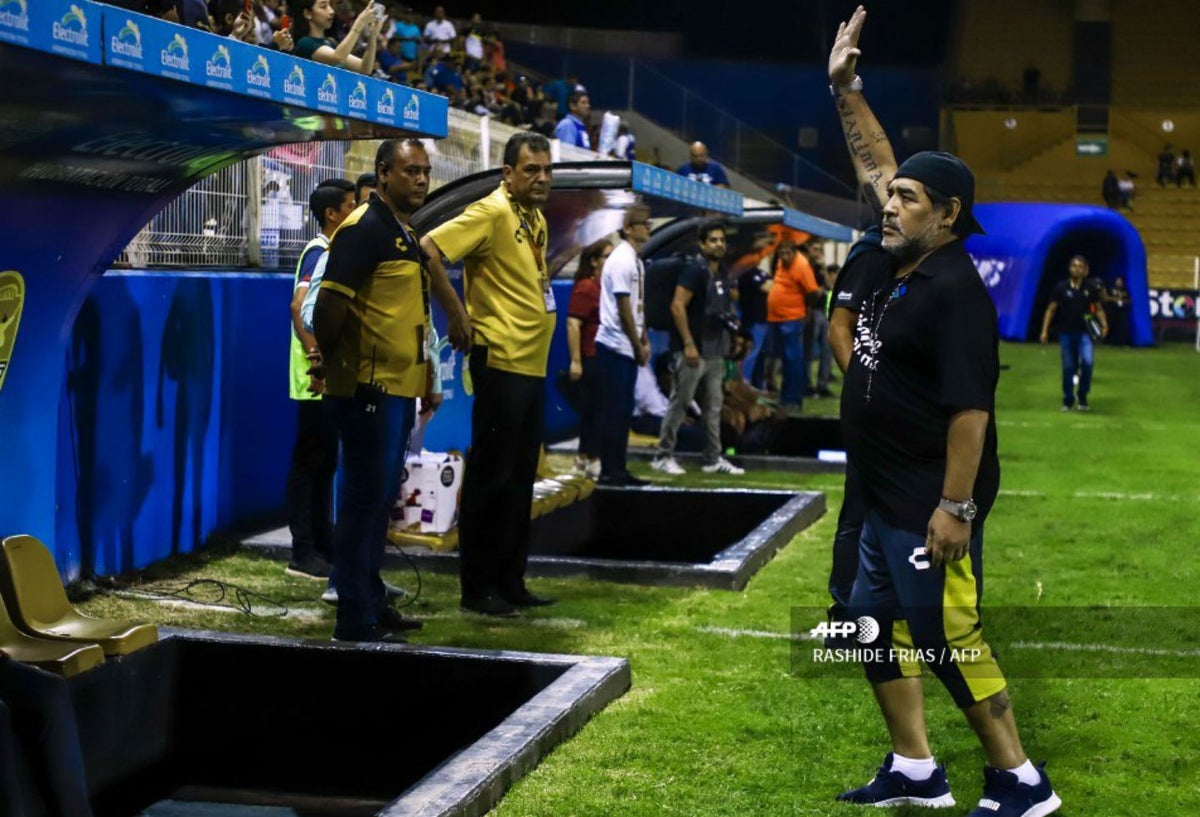 Diego Armando Maradona, director técnico del club Dorados de Sinaloa.
