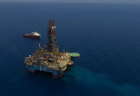Exploración de petróleo en el mar