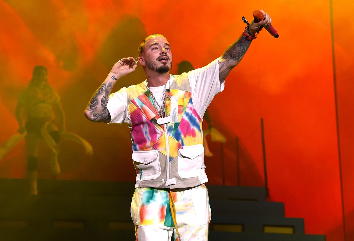J Balvin durante su presentación en Coachella, en Indio (California), en Estados Unidos