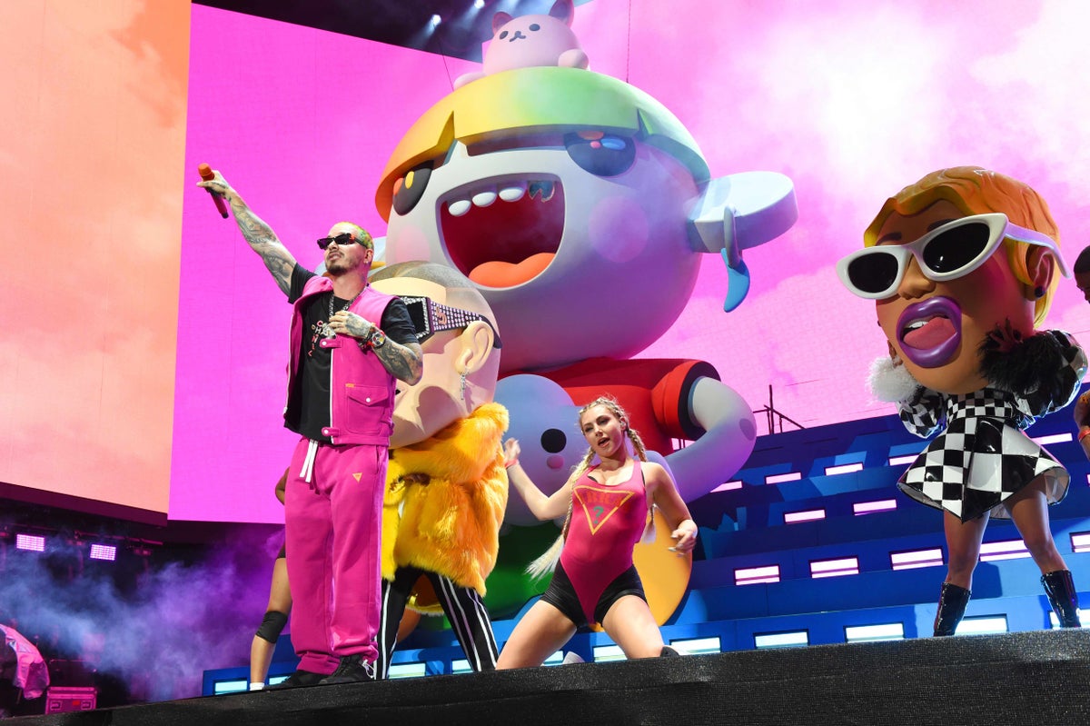 J Balvin durante su presentación en Coachella, en Indio (California), en Estados Unidos