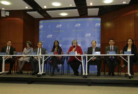 Magistrados de la JEP en rueda de prensa.