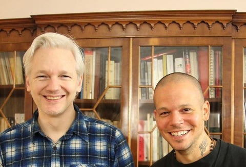 Julian Assange y Residente