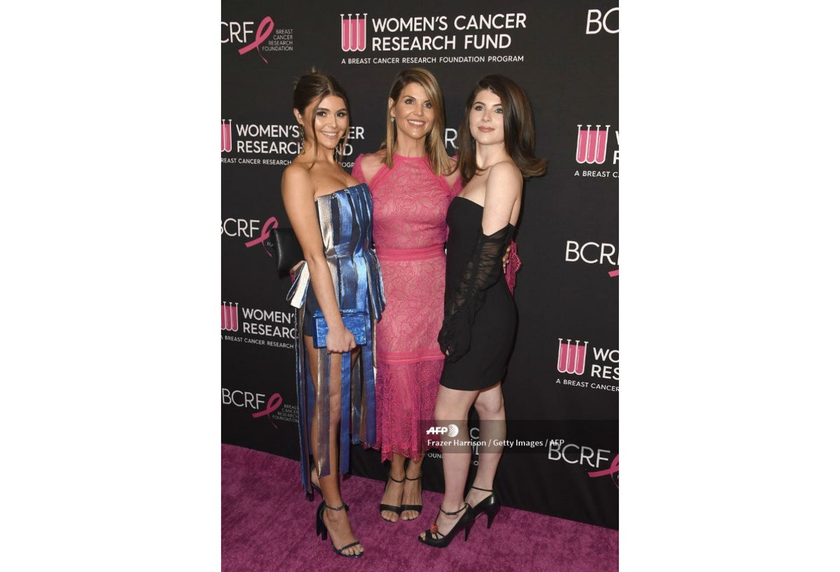 La actriz Lori Loughlin y sus hijas Olivia Jade Giannulli e Isabella Rose Giannulli