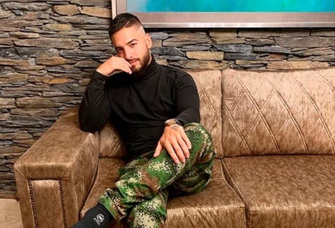 El cantante cayó en llanto al escuchar su colaboración con la artista internacional.