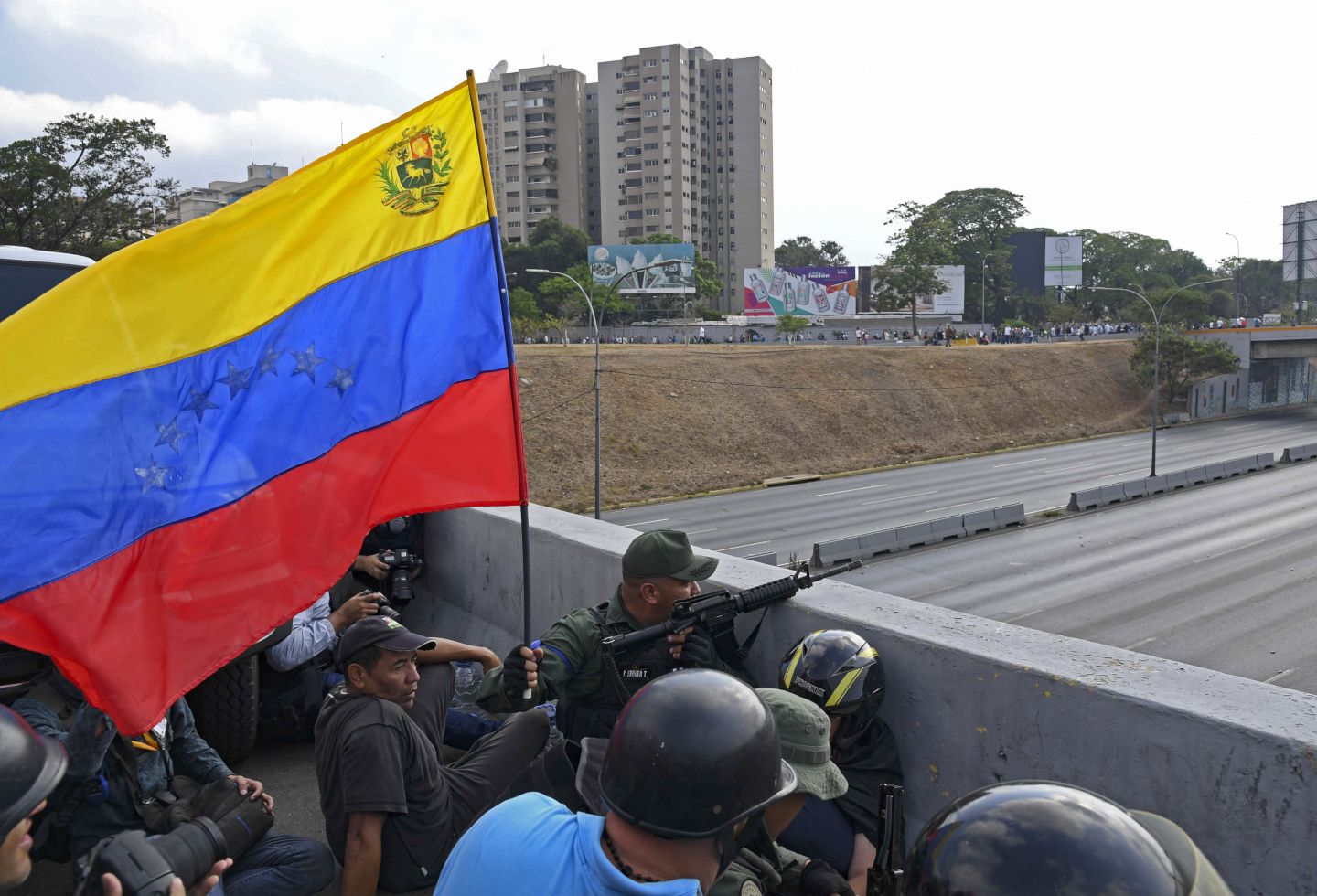 Un grupo de militares venezolanos se unió al sector liderado por Juan Guaidó.