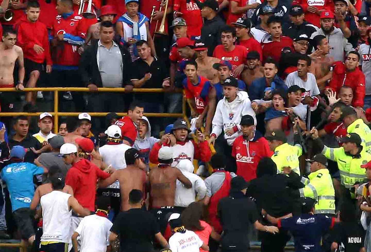 Disturbios entre hinchas del Medellín