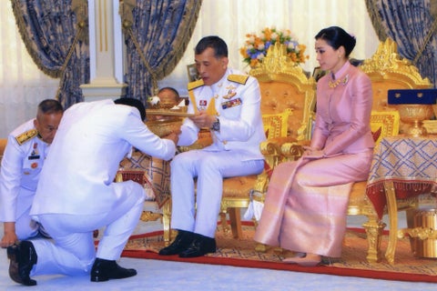 El rey de Tailandia y su esposa