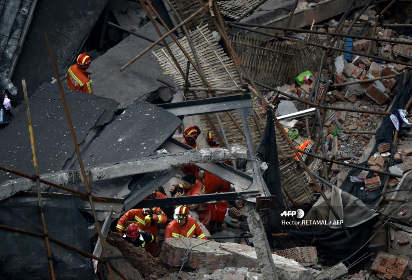 Edificio se desplomó en Shanghái