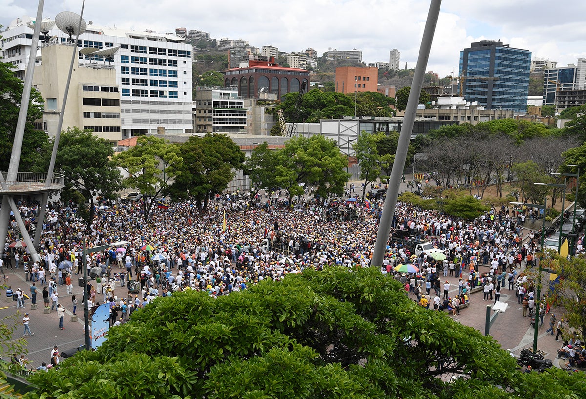 Simpatizantes de Juan Guaidó reunidos en Caracas, el 11 de mayo de 2019