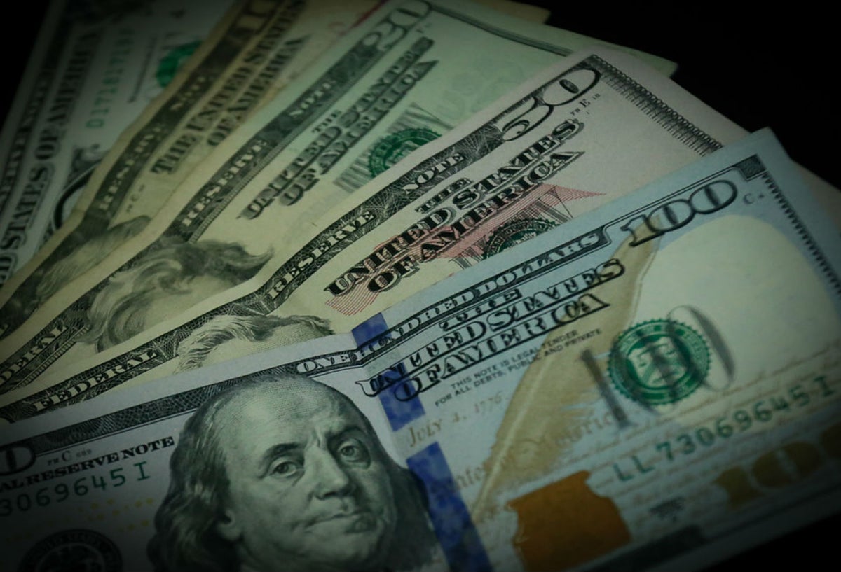 Dolares