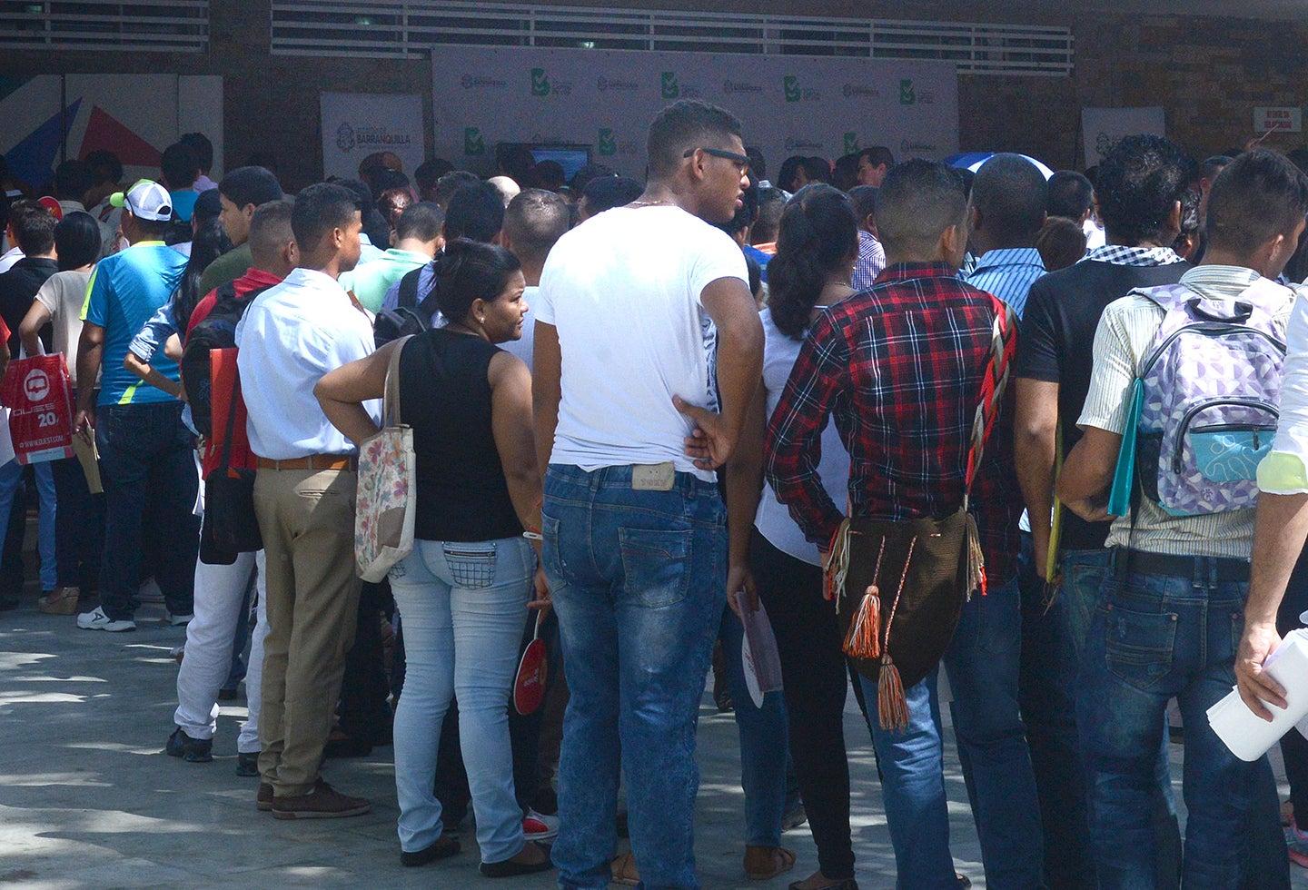 Personas en Barranquilla en busca de empleo