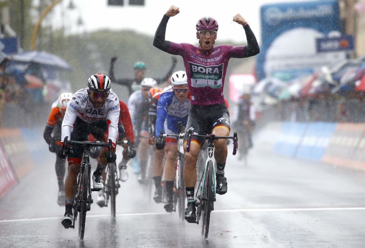Fernando Gaviria fue segundo en etapa 5 del Giro de Italia