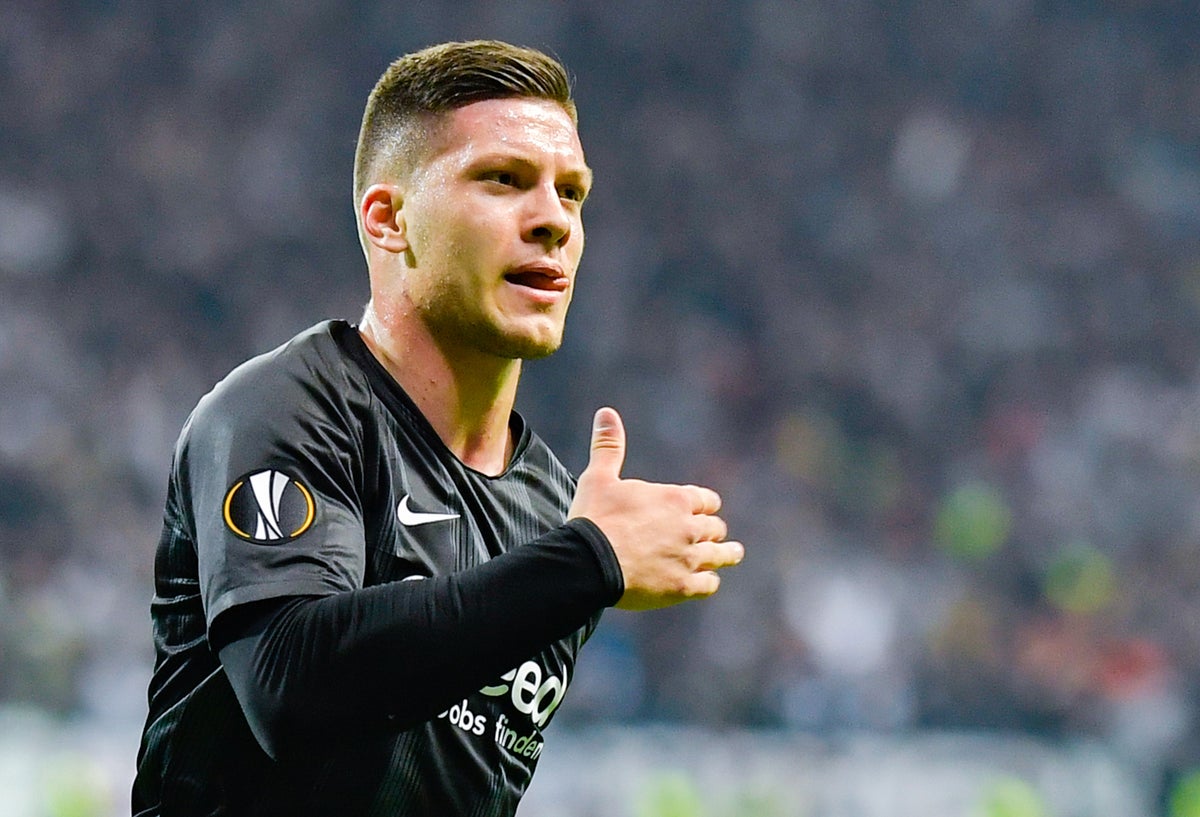 Luka Jović, futbolista serbio que juega como delantero en el Eintracht Frankfurt