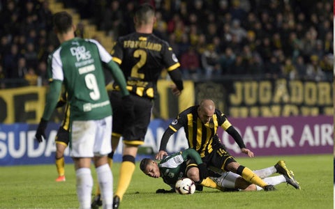 Peñarol derrotó al Deportivo Cali en Montevideo.