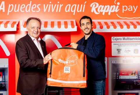 Efraín Forero, presidente de Davivienda, junto a Simón Borrero, cofundador y CEo de Rappi