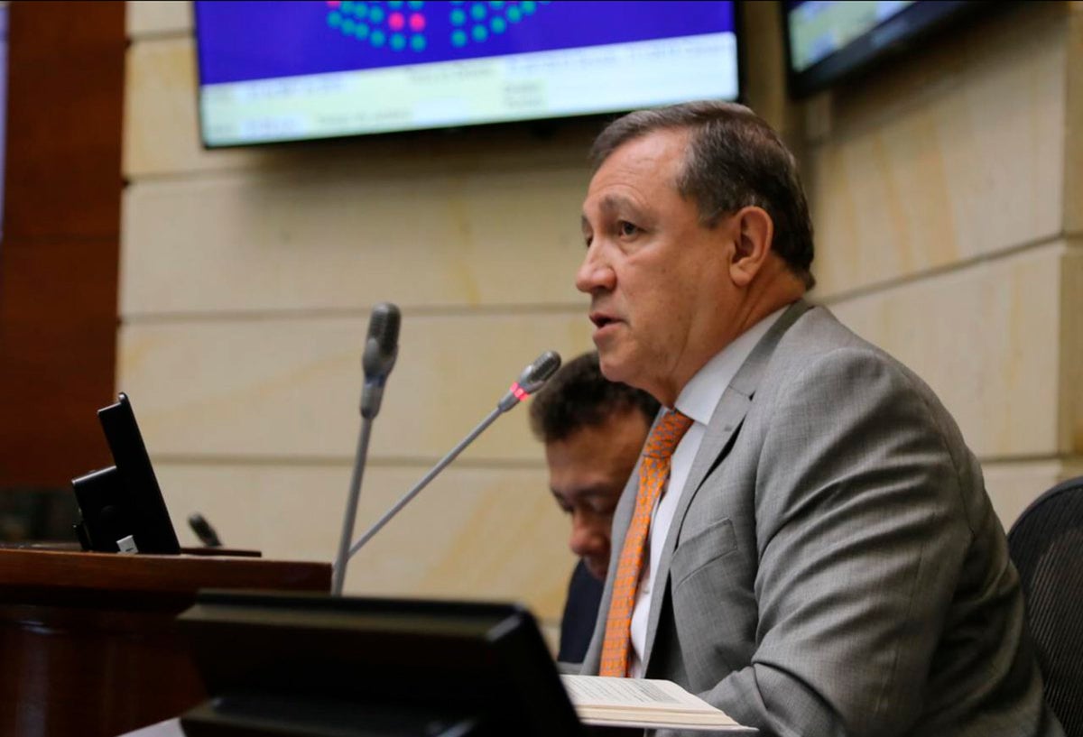 Ernesto Macías, congresista, durante el debate en el Senado a las objeciones presentadas a la Ley Estatutaria de la JEP