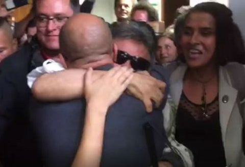 Jesús Santrich saliendo del búnker de la Fiscalía