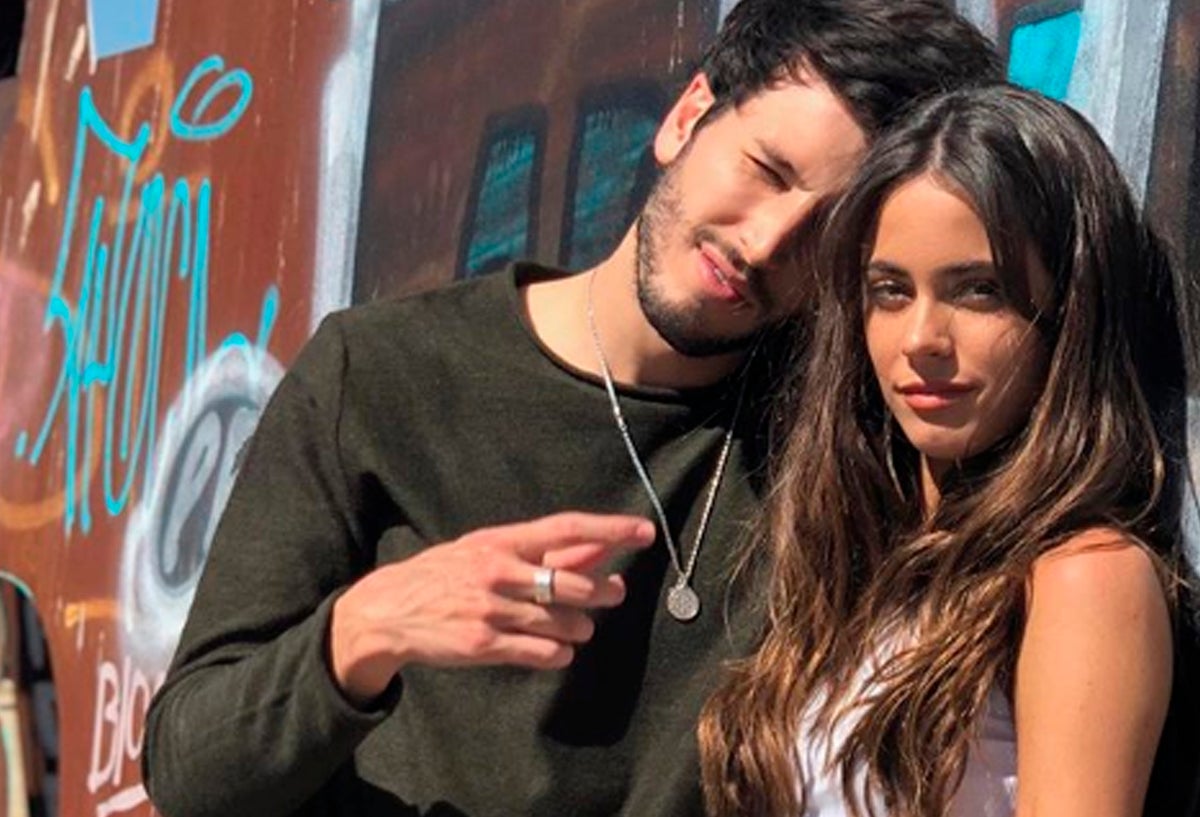 La cantante aclaró que tipo de relación lleva con el colombiano.