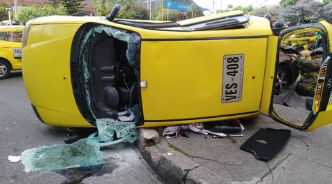 Accidente entre taxi y vehículo particular, en el norte de Bogotá