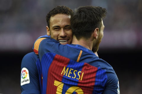 Neymar se funde en un abrazo con Messi