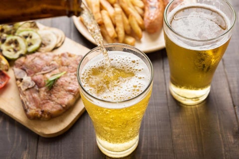 cerveza y comida