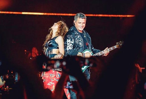 El artista invitó a la colombiana a compartir el escenario y a cantar el reconocido tema.