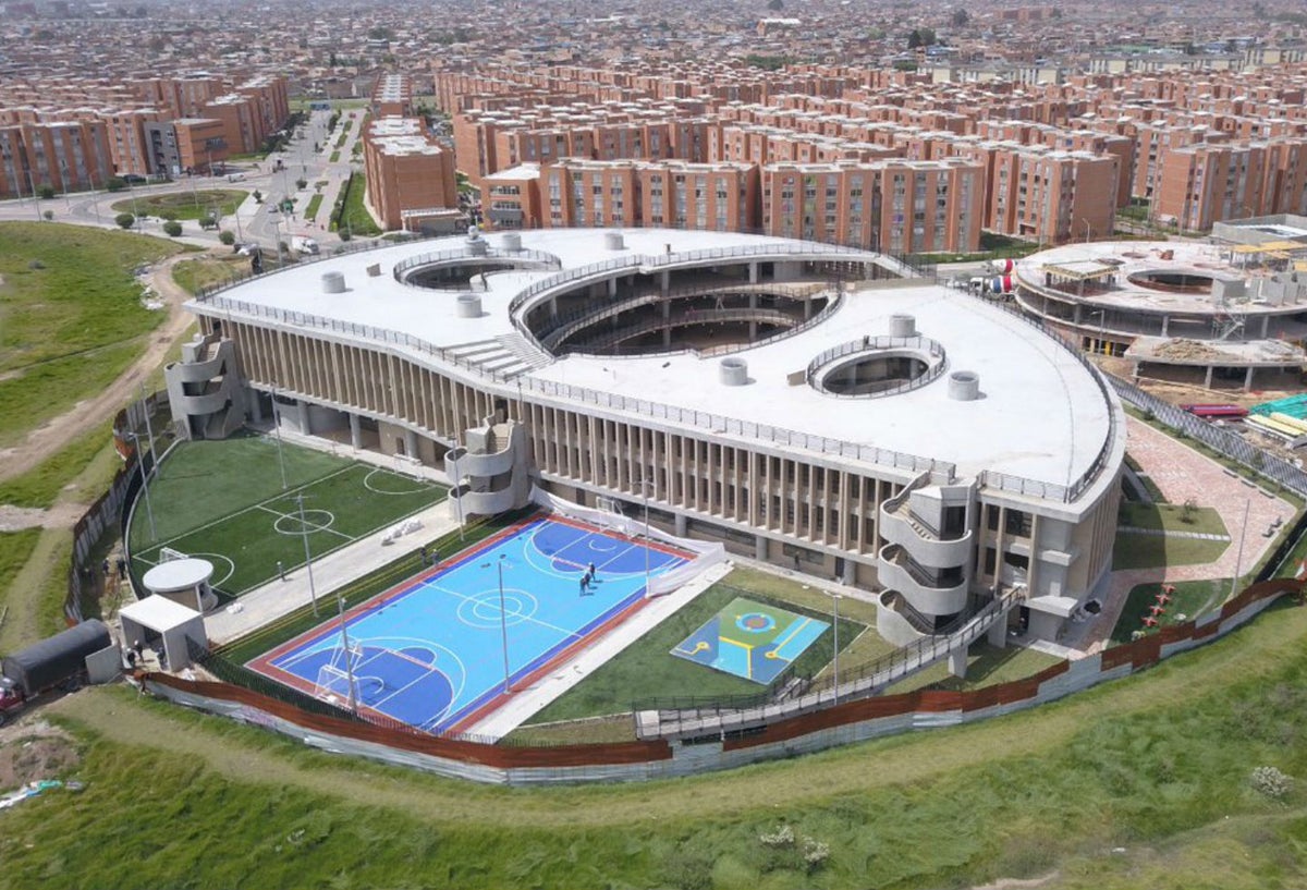 Inauguran colegio Bicentenario de la Independencia, en Bosa