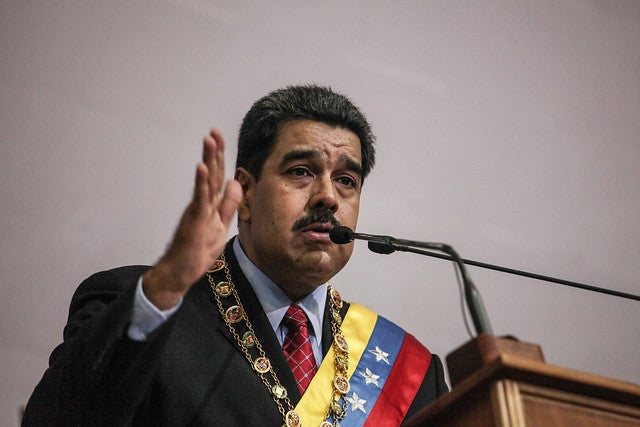 Maduro autorizó a la fuerzas militares de Venezuela a responder desde “todos los espacios” a Colombi