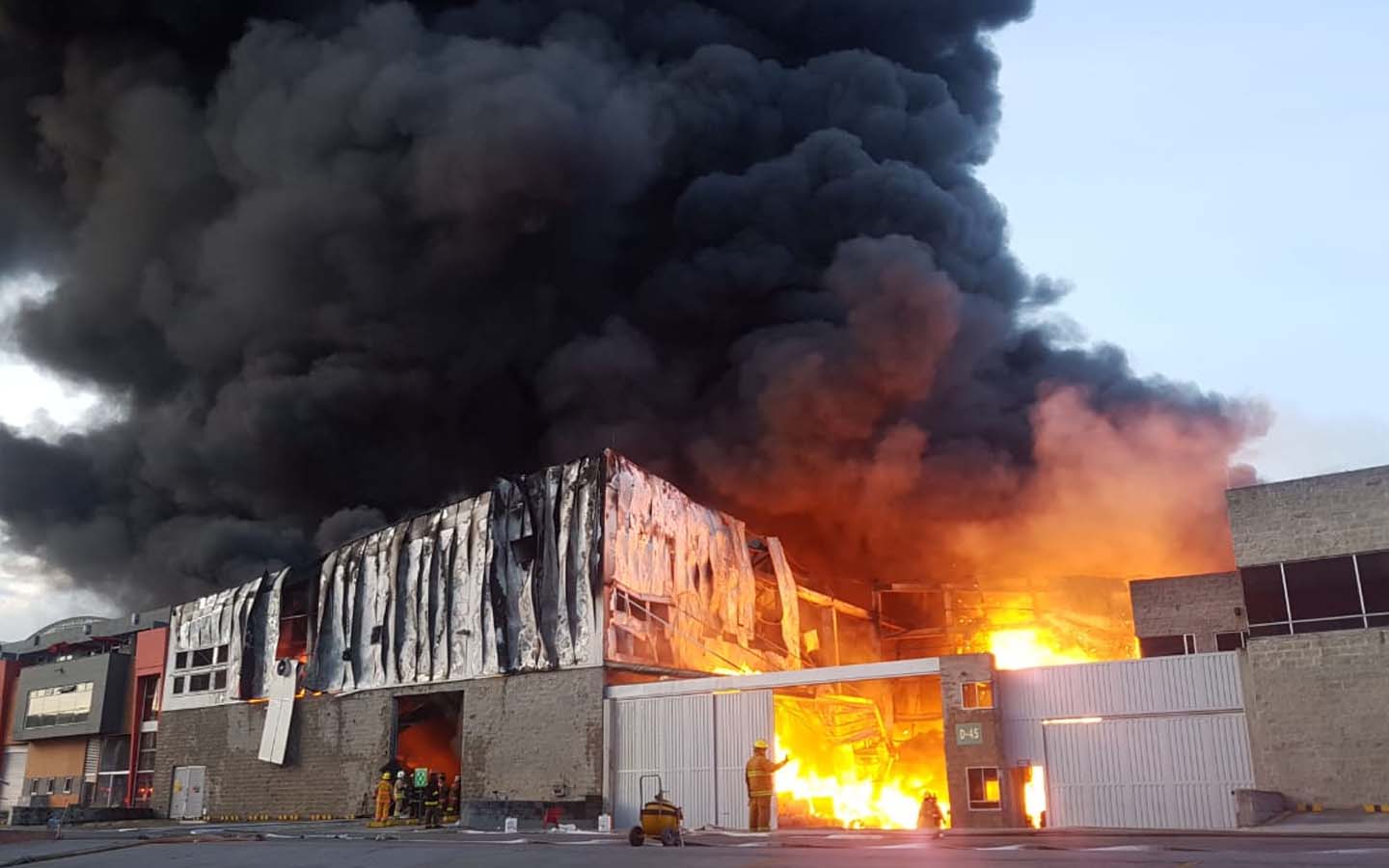 Fuerte incendio en Funza sigue generando estragos | La FM