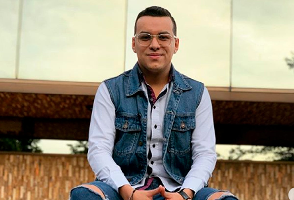 Luego de esto comenzó a andar "con una Biblia debajo del brazo”.