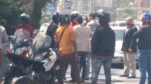 Juan Guaidó conversó con funcionarios que querían detener a su equipo 1
