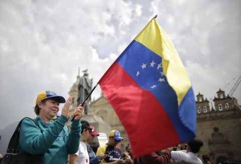 Denuncian cobros irregulares para adquirir ciudadanía colombiana