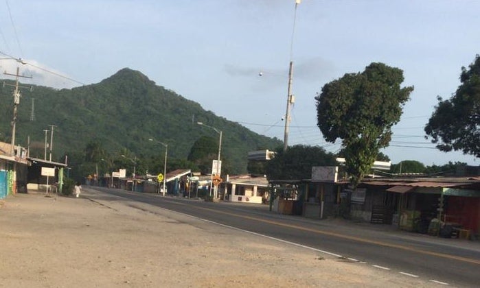 Completamente sólo se encuentran las poblaciones sobre la troncal del Caribe