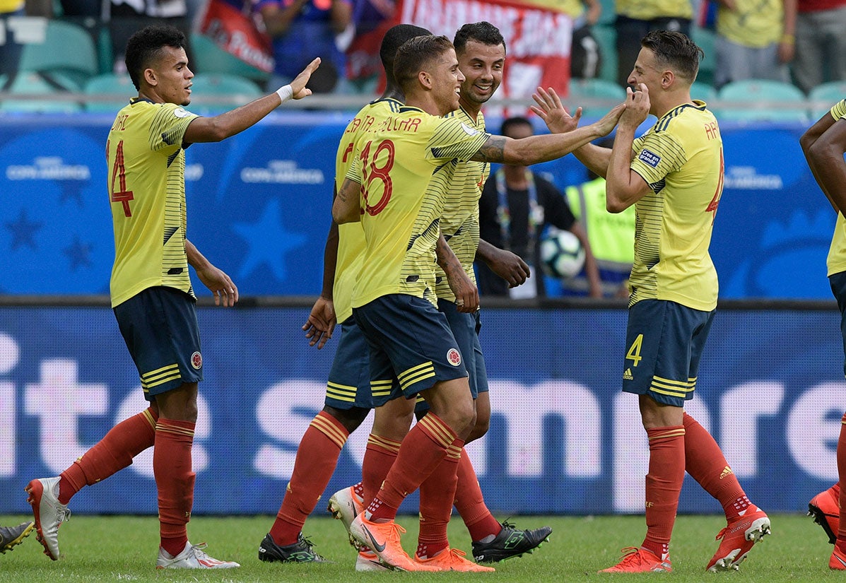 Selección Colombia celebra su gol ante Paraguay
