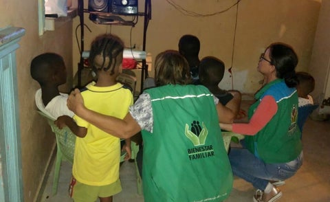 ICBF atendiendo a menores