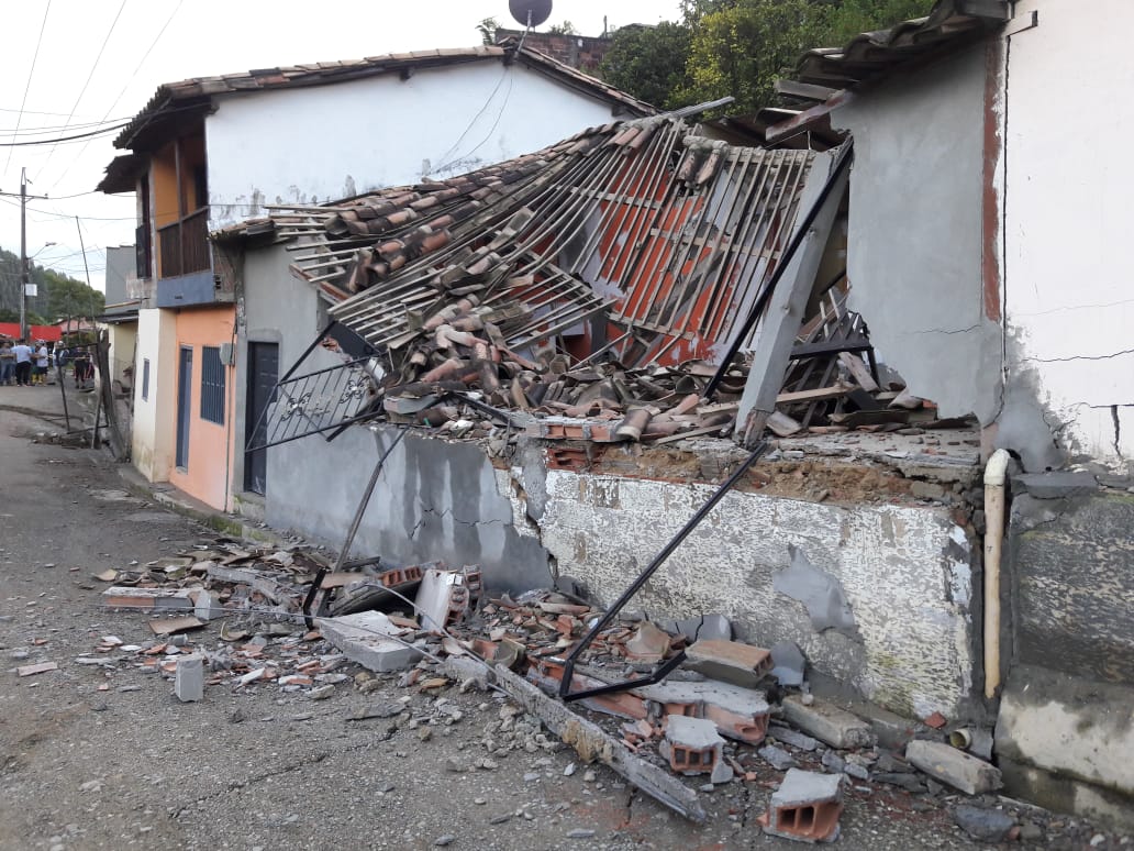 Así quedaron las viviendas colapsadas en Caldas, Antioquia.