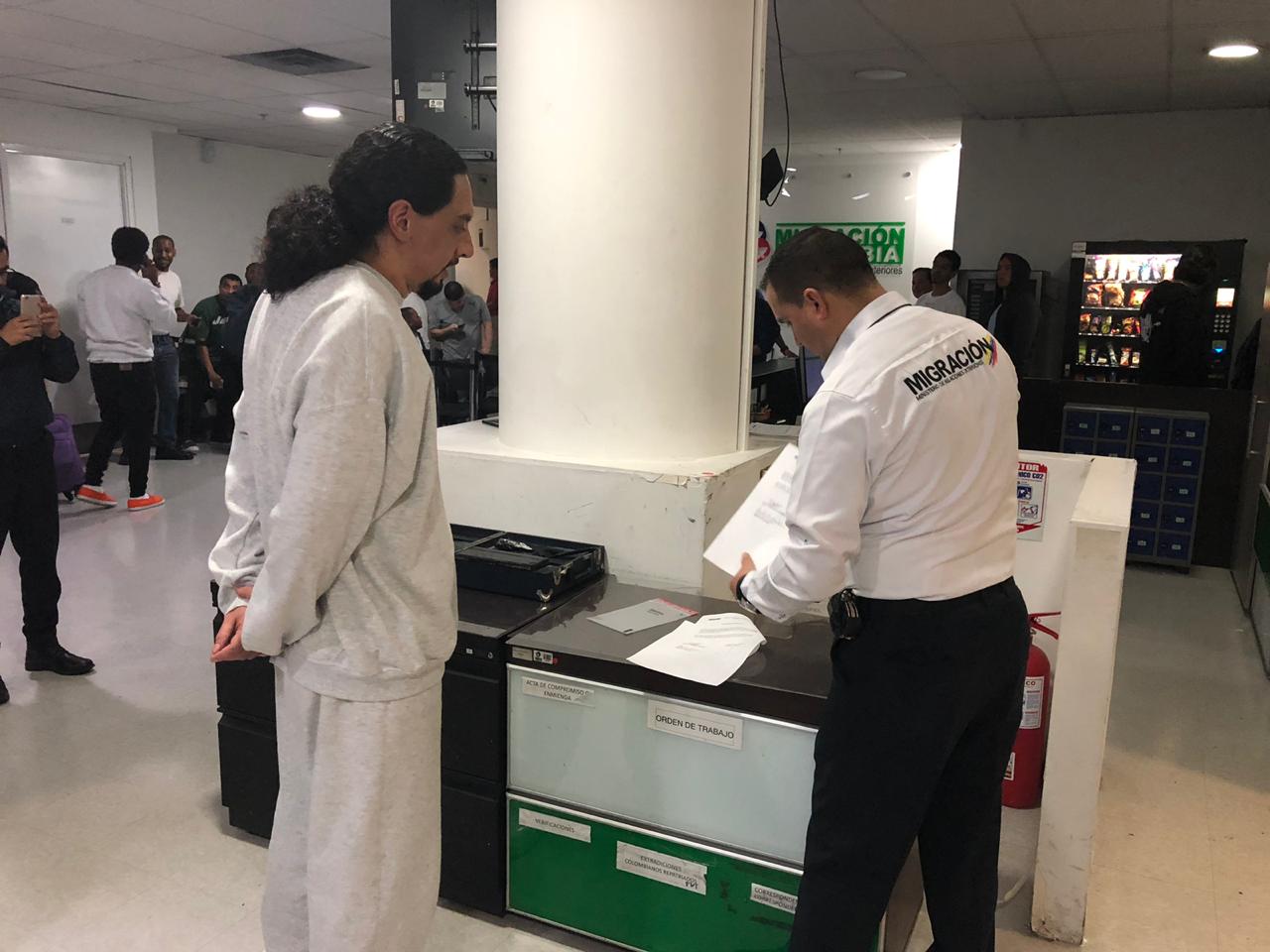 David Murcia Guzmán, en el proceso de registro con Migración Colombia, en Bogotá