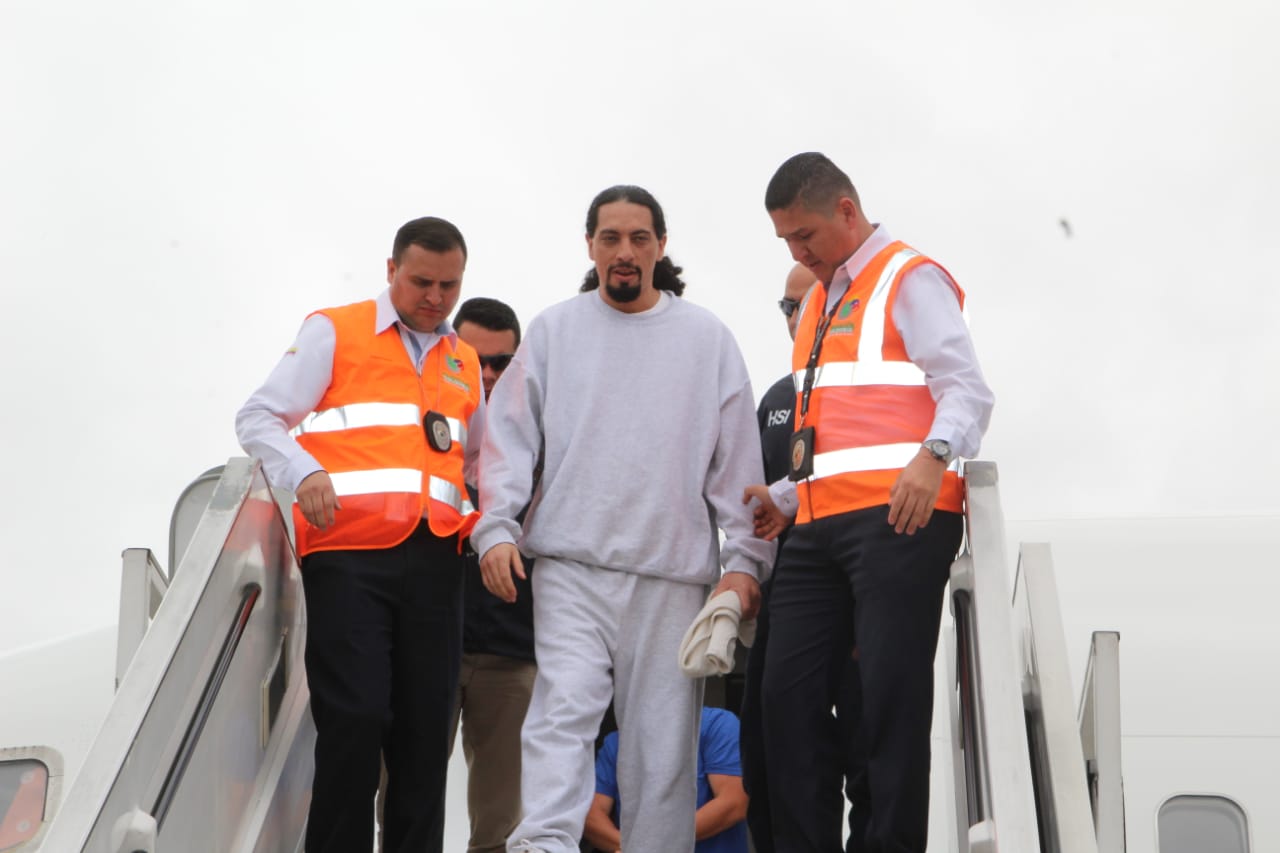 David Murcia Guzmán, en el proceso de registro con Migración Colombia, en Bogotá