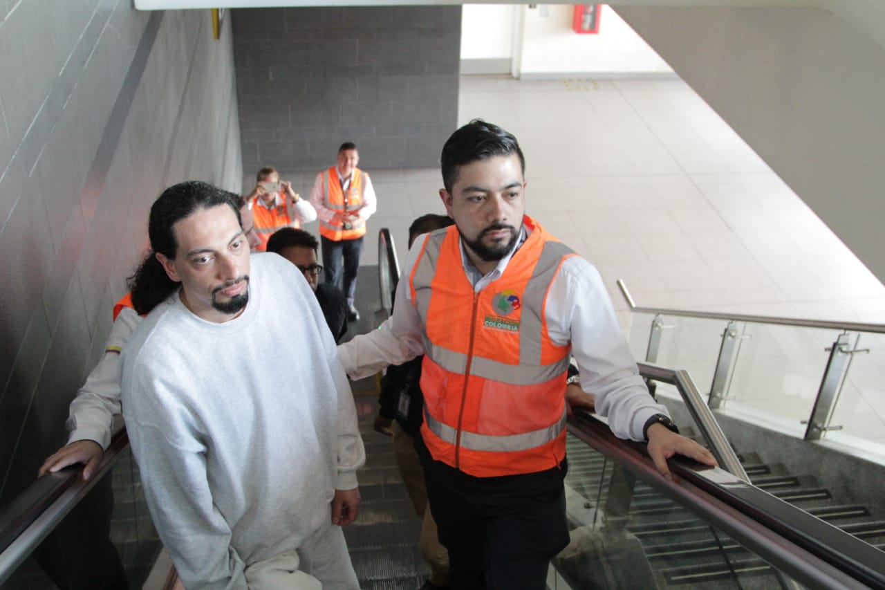 David Murcia Guzmán, en el proceso de registro con Migración Colombia, en Bogotá