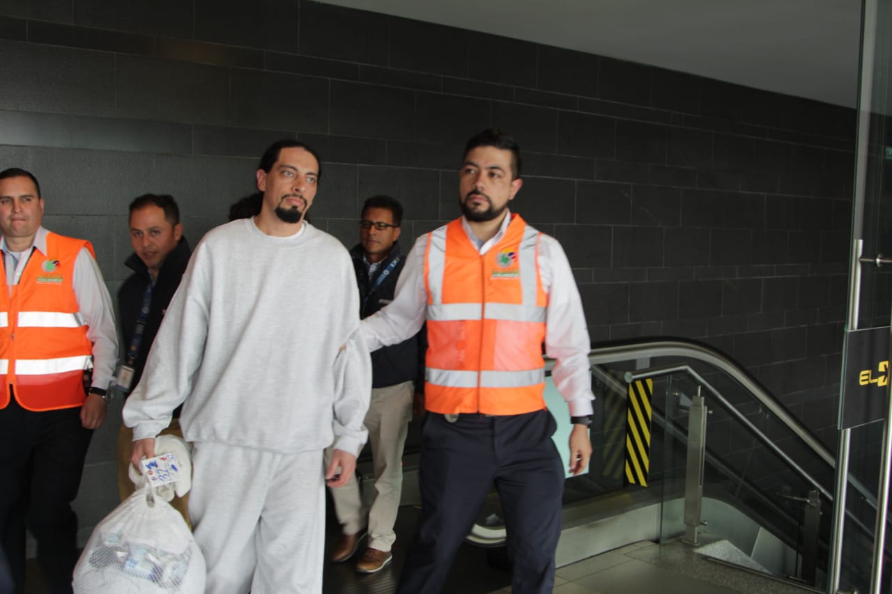David Murcia Guzmán, en el proceso de registro con Migración Colombia, en Bogotá