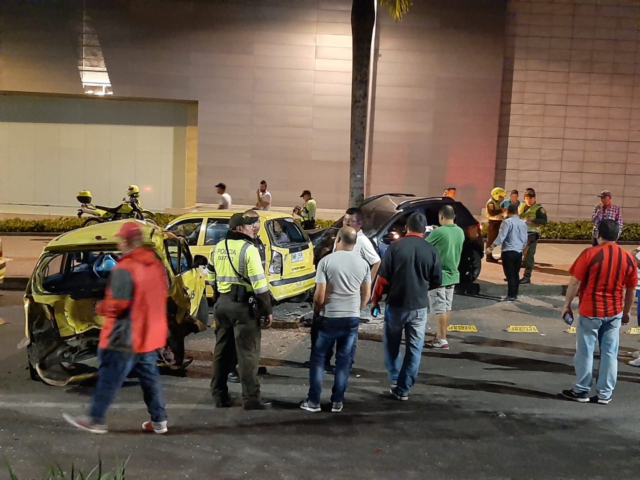 Los lesionados fueron remitidos a la Clínica Asotrauma.