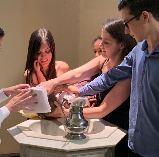 Manuela y Luisa en el bautizo de su hijo en Medellín.