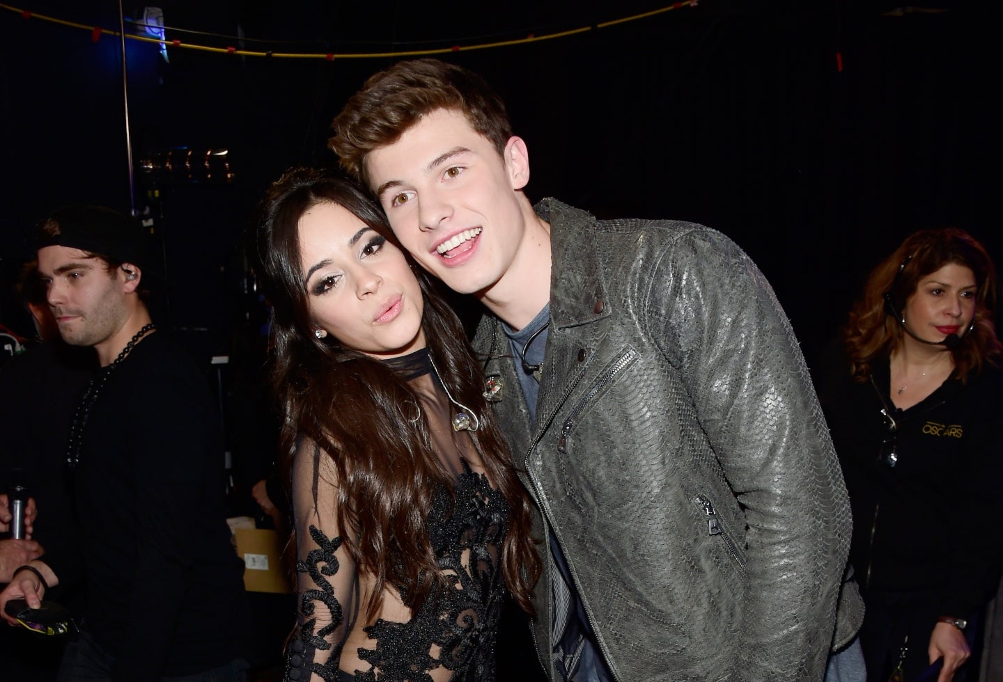 Camila Cabello y Shawn Mendes se dan un beso en público