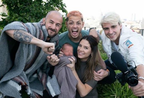 Chicharito Hernández junto a su hijo
