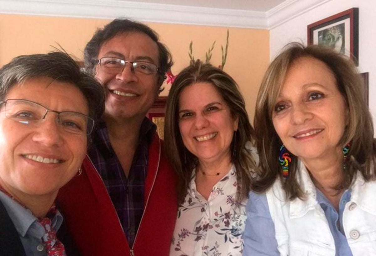 Claudia López y Gustavo Petro, reunidos en la casa de Ángela María Robledo