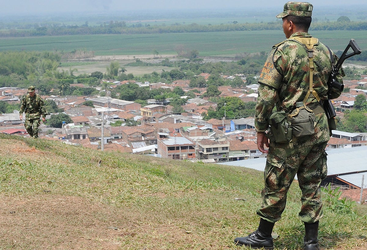 El Ejército custodiando